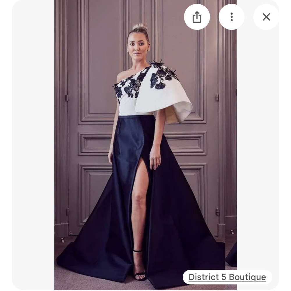Gatti Nolli Elegant One-Shoulder Black and White Gown FR40